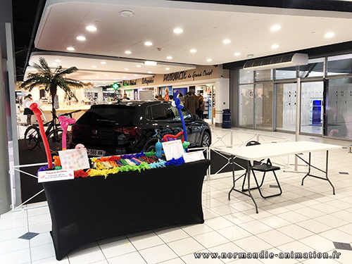 Animation operation commerciale jeux concour galerie marchande animateur présentateur magicien ballon manche calvados