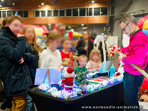 animation ballon arbre noel entreprise manche calvados normandie repas fin d'année